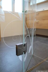 Duschen & Sanitär + Küchenverglasungen Wohnhaus Schardenberg
